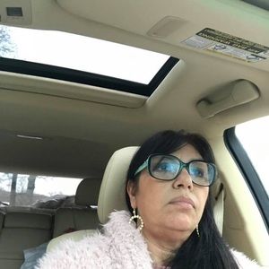 Meet your Posher, Lucy